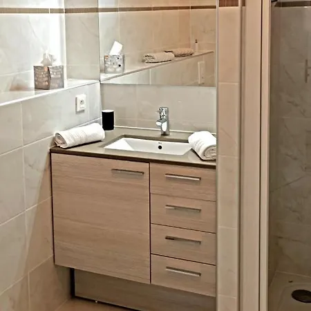 New Modern 1br Apt/terrace/parking/beside Apartment *
